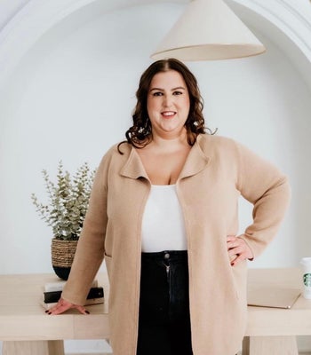 Portrait of Laura Ubaldino, Real Estate Broker.